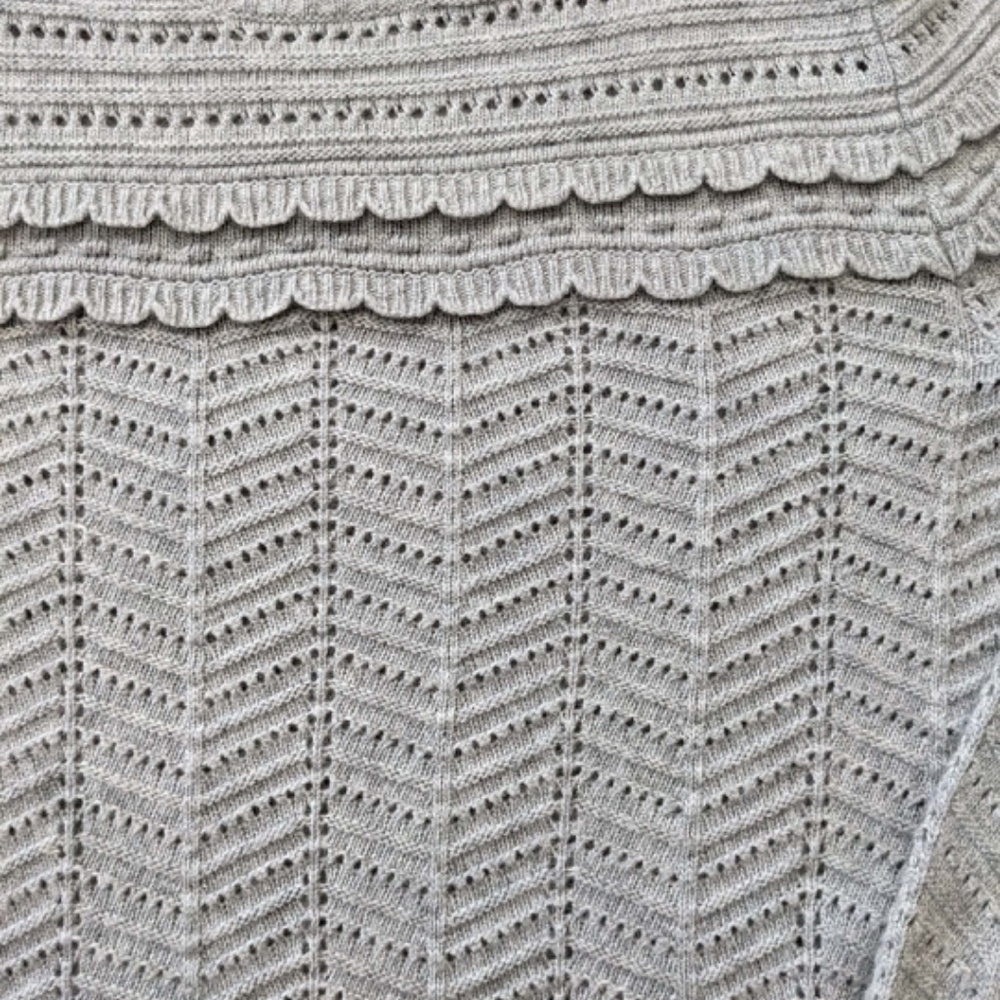 Cute Ruffled  Sweater - Picture 4 of 4